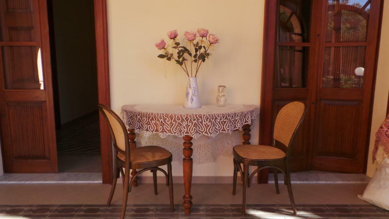 クアルトゥ・サンテーレナ Oasi Ottocento Bed & Breakfast エクステリア 写真