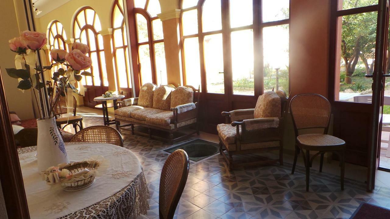 クアルトゥ・サンテーレナ Oasi Ottocento Bed & Breakfast エクステリア 写真